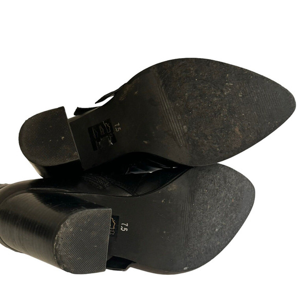 Steve Madden Humble Moto Boot Sz 7.5M Black Leather Buckle Studs Pointed Toe - Picture 6 of 7